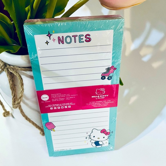 Hello Kitty Notebook Bundle - Picture 5 of 6